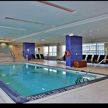 2-Bdrm And 1 Den 3 Bed Condo With 2 Bath - Walking Distance To Scotiabank Arena, Cn Tower, Union Station, Ripleys With Free Parking Toronto Exterior photo